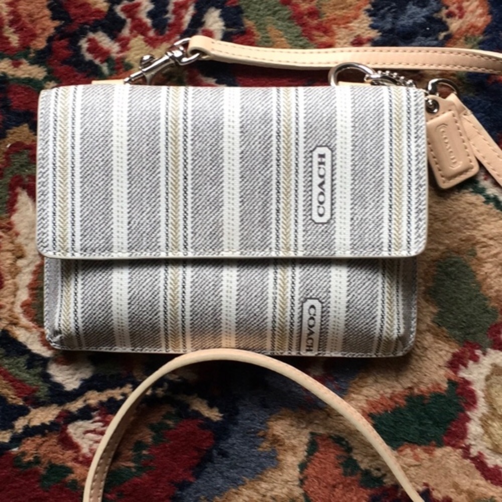 Coach crossbody wallet - like new!